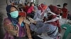 Vaksinasi sekitar 3.500 pekerja dan warga di Kawasan Berikat Nusantara di Cakung, Jakarta, tanggal 1 Juli 2021. (Courtesy: BNPB)