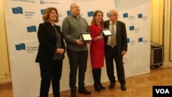 Dodeljivanje nagrade "Doprinos godine Evropi" poverenici za zaštitu ravnopravnosti Brankici Janković i karikaturisti Marku Somborcu.