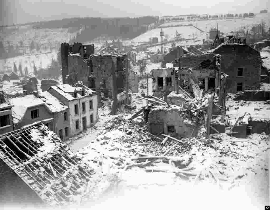 امروز در تاریخ: سال ۱۹۴۵ &ndash; عکسی از خسارات جنگ جهانی&zwnj; دوم در شهر اوفلیز بلژیک.