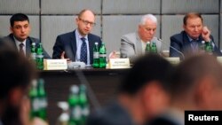 Ukrainian officials including Prime Minister Arseni Yatsenyuk, second from left, participate in peace talks, Kharkiv, May 17, 2014.