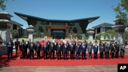 在北京雁栖湖国际会议中心，出席“一带一路”国际合作高峰论坛的各国领导人合影(2017年5月15日)
