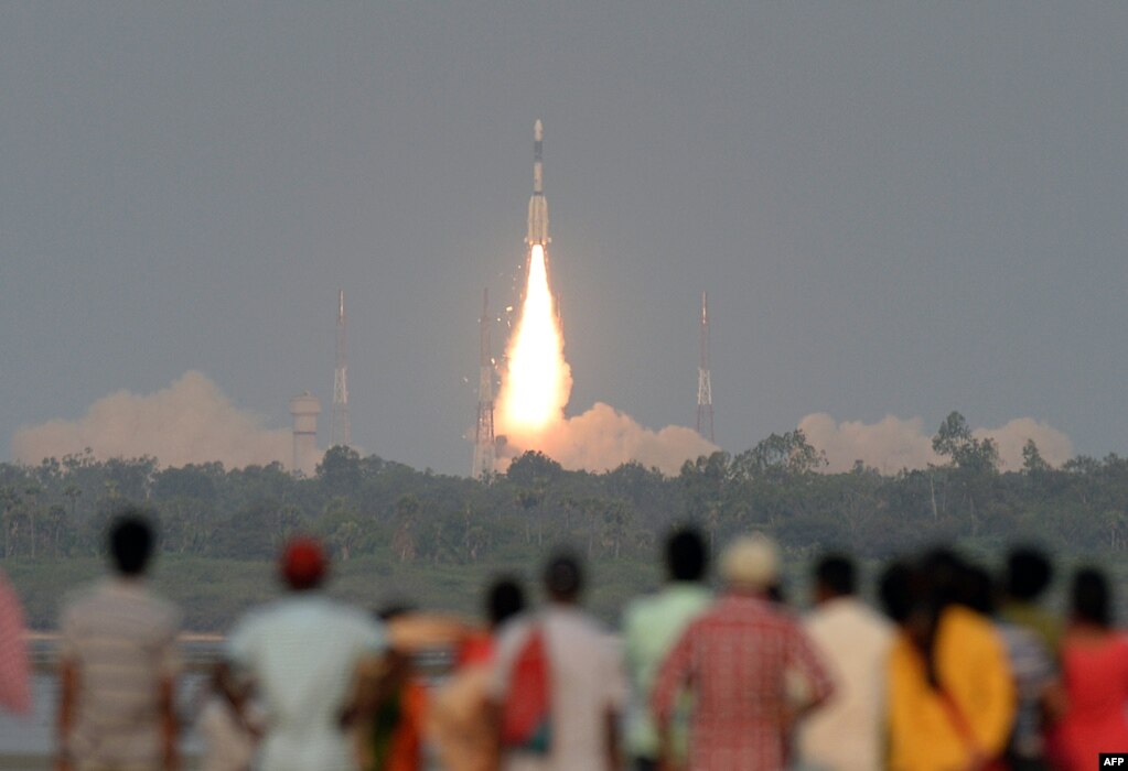 GSAT-6A 통신위성을 실은&nbsp;인도의 정지위성 발사체(GSLV-F08)가&nbsp;인도&nbsp;스리하리코타에 있는 사티시 다완 우주 센터에서&nbsp;발사되고 있다.