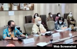 Kepala BPOM Penny Lukito dalam telekonferensi pers, Jumat, 16 April 2021, mengatakan BPOM tidak berkaitan dengan uji klinik fase 2 Vaksin Nusantara di RSPAD Gatot Subroto, Jakarta (Foto: VOA)