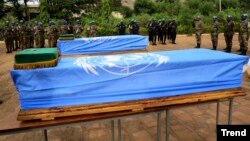 Le cercueil d'un soldat sénégalais tué en décembre 2013