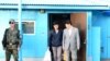 지난달 5일 북한에 억류되었던 한국 국적 미 유학생 주원문 씨가 판문점을 통해 돌아오고 있다. (자료사진)