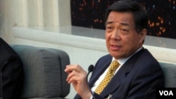 垮台前夕的薄熙来在北京参加人大会议。他在2012年3月9日的记者会上高调为自己和家人辩护。（美国之音张楠拍摄）