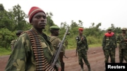 Des rebelles du M23 à Rumangabo