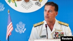 2019年时任美军太平洋舰队司令、现为美军印太司令阿奎利诺在曼谷举行的新闻发布会上讲话。（路透社 2019年12月13日）