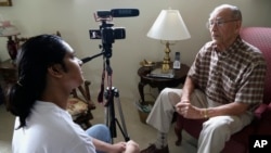 Rishi Sharma interviews World War II veteran William Hahn, at his home in Los Angeles on Oct. 17, 2016. (AP)