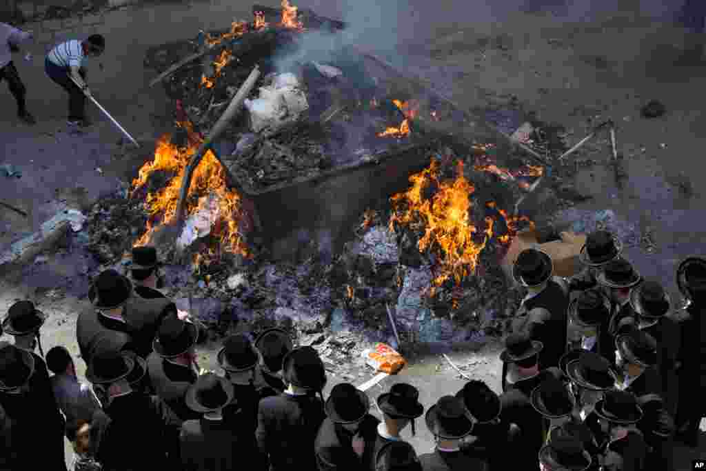 Ultra-Orthodox Jewish men burn leavened items in final preparation for the Passover holiday in the ultra-Orthodox Jewish town of Bnei Brak, near Tel Aviv, Israel.