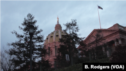 The state capitol building is seen in Harrisburg, Pennsylvania.(Photo: M. Kornely / VOA)