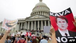 Des manifestants protestent contre la nomination de Brett Kavanaugh, candidat à la Cour suprême, à Washington DC, le 6 octobre 2018.