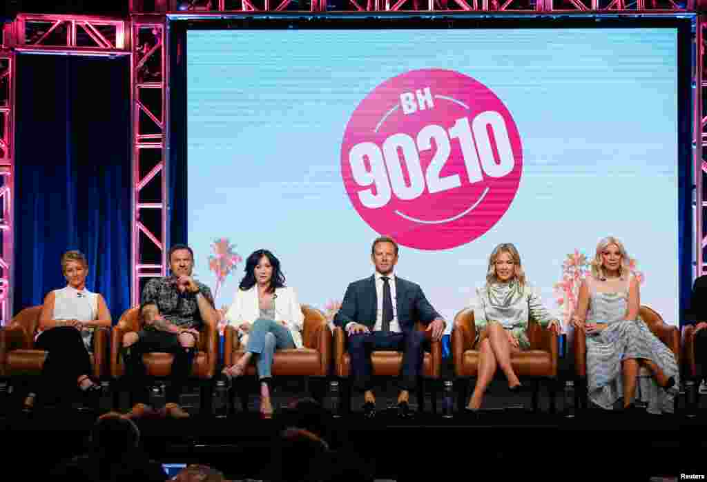 From left to right: Cast members Gabrielle Carteris, Brian Austin Green, Shannen Doherty, Ian Ziering, Jennie Garth and Tori Spelling attend a panel for the Fox television series &quot;BH90210&quot; during the Summer Television Critics Association Press Tour in Beverly Hills, California, Aug. 7, 2019.