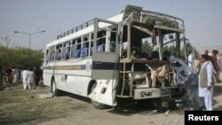 巴基斯坦西南部地區一枚炸彈在一輛大學校車附近爆炸.
