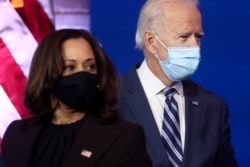 Presiden terpilih AS Joe Biden dan Wakil Presiden terpilih Kamala Harris menghadapi wartawan untuk berbicara tentang perawatan kesehatan dan Undang-Undang Perawatan Terjangkau (Obamacare) selama konferensi pers singkat di Wilmington, Delaware. (Foto: Reuters)