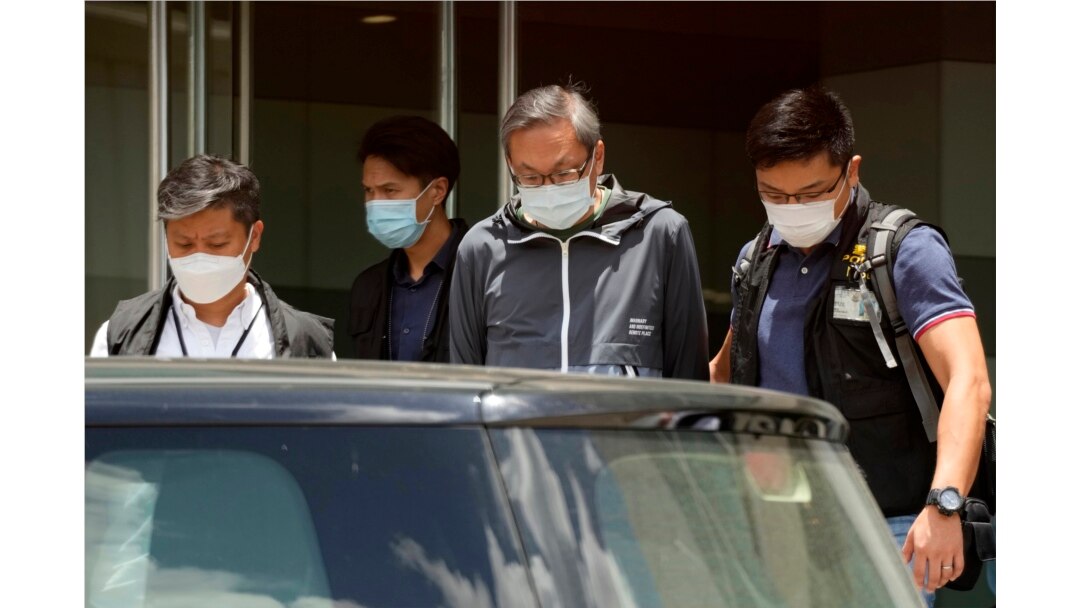 香港警方以涉嫌违反国安法拘捕壹传媒集团行政总裁张剑虹。(2021年6月17日)