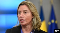 Wakil Uni Eropa untuk Masalah Luar Negeri dan Kebijakan Politik, Federica Mogherini, berbicara kepada para wartawan di markas Uni Eropa di Brussels, Belgia, 18 Februari 2019. 