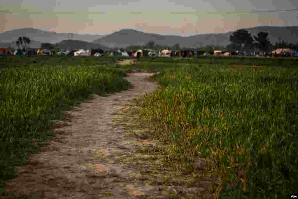 The Macedonian border was closed last month, cutting off a well-trodden route through the Balkan states into the rest of Europe, April 22, 2016. (J. Owens/VOA)