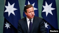 Perdana Menteri Inggris David Cameron berbicara di parlemen Australia di Canberra (14/11).