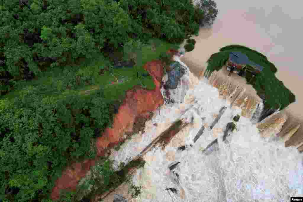 Water flows at the Carioca dam, after pouring rains in Para de Minas, in Minas Gerais state, Brazil, Jan. 11, 2022 in this picture taken with a drone. REUTERS/Leonardo Benassatto