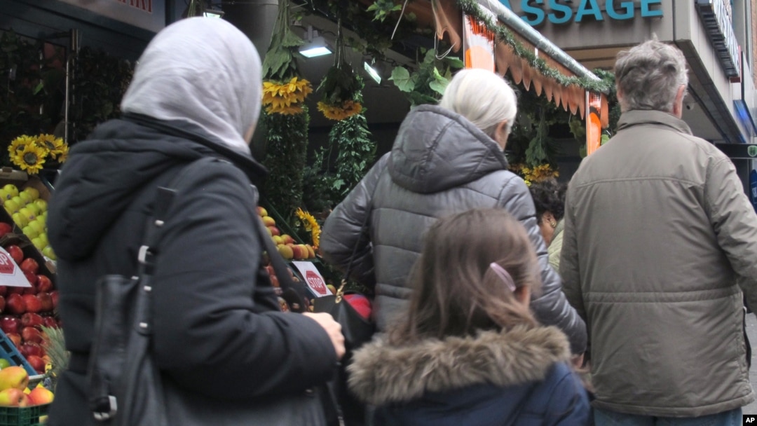 Almanya, Türkiye ile yaptığı anlaşma kapsamında sığınma başvuruları kabul edilmeyen Türk vatandaşlarını geri göndermeye başladı. 