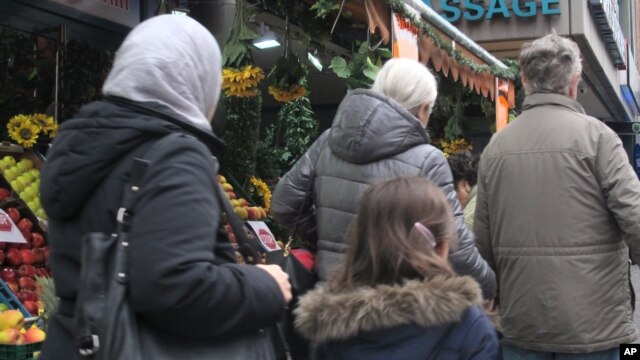 La comunidad musulmana, muchos turcos étnicos  que han vivido por décadas en Colonia, Alemania, se han unido al coro de condena a los asaltos a mujeres en la víspera de Año Nuevo.