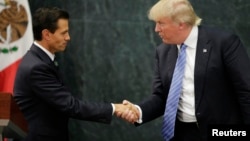 Le candidat républicain à la Maison Blanche Donald Trump et le président mexicain Enrique Peña Nieto, lors d'une conférence de presse à Mexico, Mexique, le 31 août 2016.