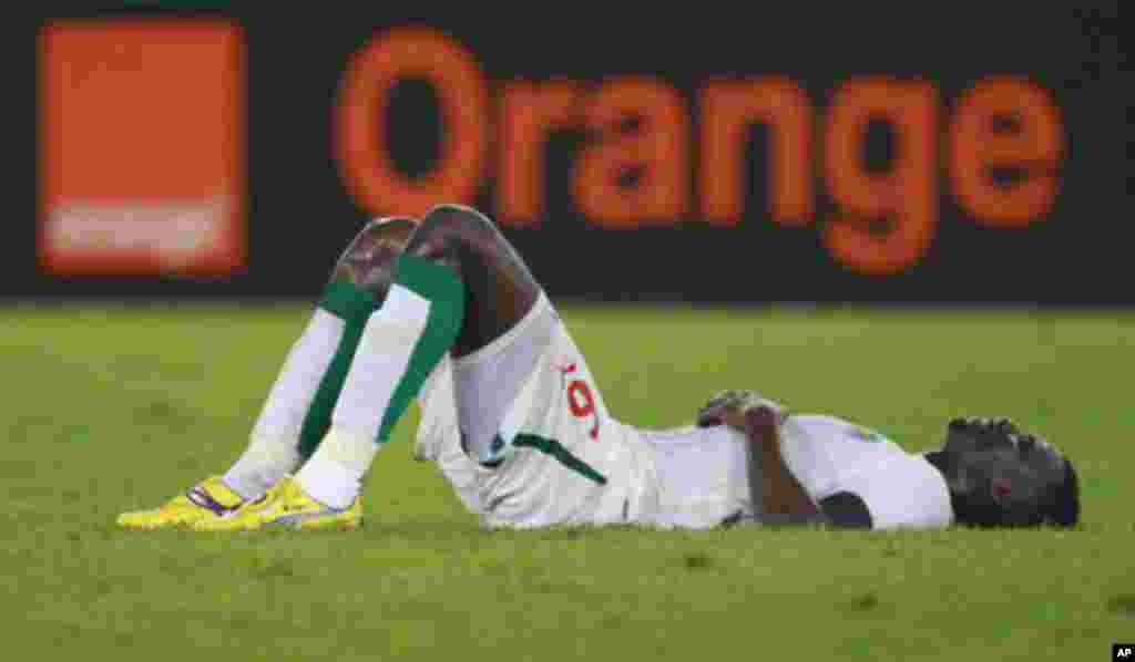 Senegal's Abdou Kader Mangane reacts after his team lost their African Nations Cup soccer match against Zambia at the tournament in Estadio de Bata "Bata Stadium", in Bata January 21, 2012. REUTERS/Amr Abdallah Dalsh (EQUATORIAL GUINEA - Tags: SPORT SOCC