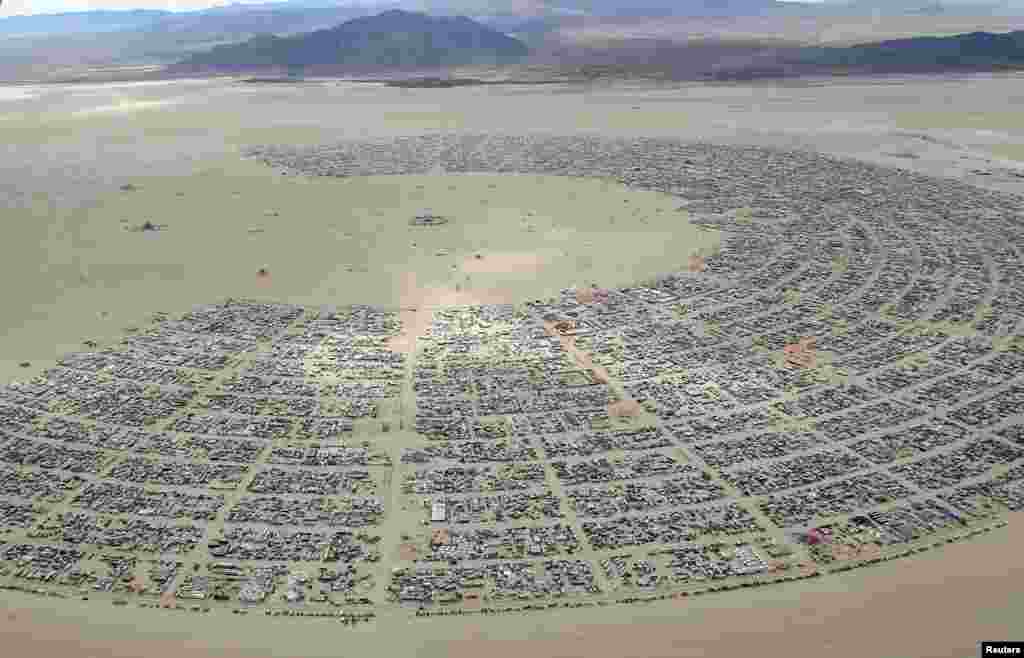 An aerial view of the 30th annual Burning Man arts and music festival in the Black Rock Desert of Nevada, USA, Aug. 31, 2016.