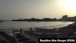 Le crépuscule à Soumbédioune, Sénégal, 16 septembre 2017. (VOA/Seydina Aba Gueye)