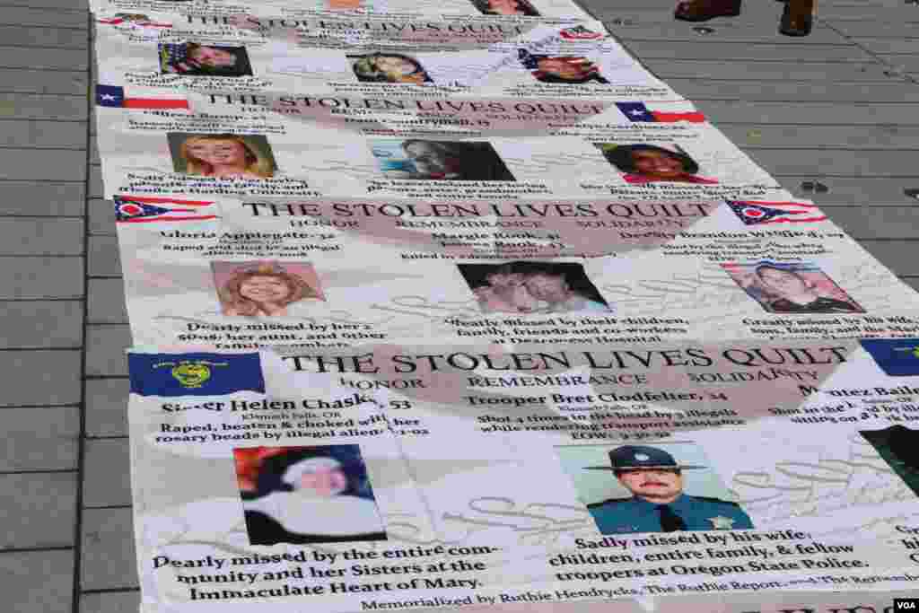 یک تشکل غیر دولتی هم عکس همه کسانی که در سالهای اخیر ناپدید شده بودند را روی زمین کنار هم گذاشته بود.