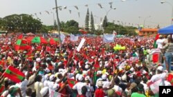 Apoiantes da UNITA durante uma manifestação em Luanda,a 19 de Maio de 2012 (Arquivo)