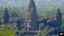 In this photo taken June 6, 2006, an overview of Angkor Wat temple tower, in Siem Reap province, the Cambodian main tourist destination in northwest of Phnom Penh, Cambodia. A replica of Cambodia's iconic 12th century Angkor Wat temple is being built on the banks of the Ganges River in eastern India. (AP Photo/Heng Sinith)