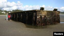 Huge japanse dock arrives in Oregon. 