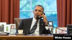 Presiden AS Barack Obama berbicara melalui telepon dengan Presiden Iran Hassan Rouhani hari Jumat 27/9 (foto: dok). 