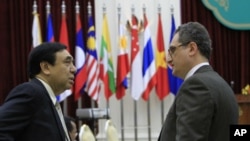 Russian Deputy Foreign Minister Igor Morgulov, left, talks with ASEAN's Deputy Secretary-General Nyan Lynn, right, before the ASEAN-Russia Ministerial Meeting in Phnom Penh, Cambodia, July 11, 2012. 