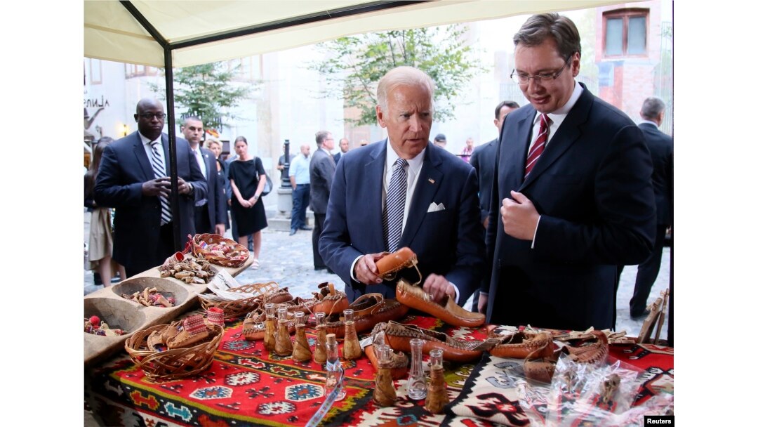 Serbia`s Prime Minister Aleksandar Vucic (R) and U.S. Vice President Joe Biden look on traditional handicraft during a sightseeing in Belgrade, Serbia, Aug. 16, 2016.