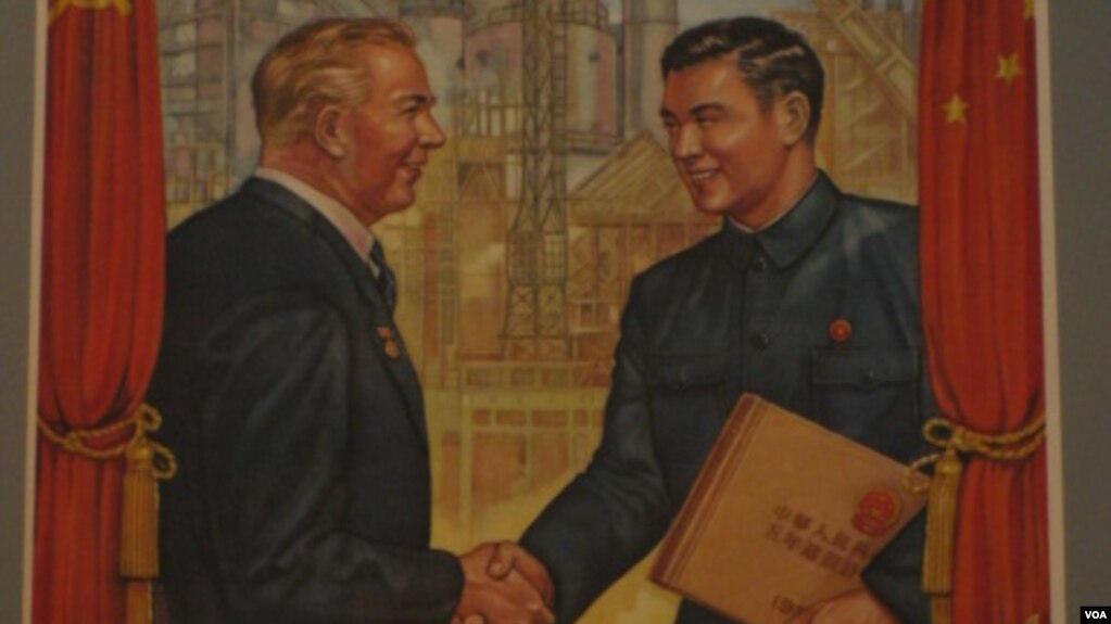 50年代中苏友好时期的宣传画 (美国之音白桦拍摄)
