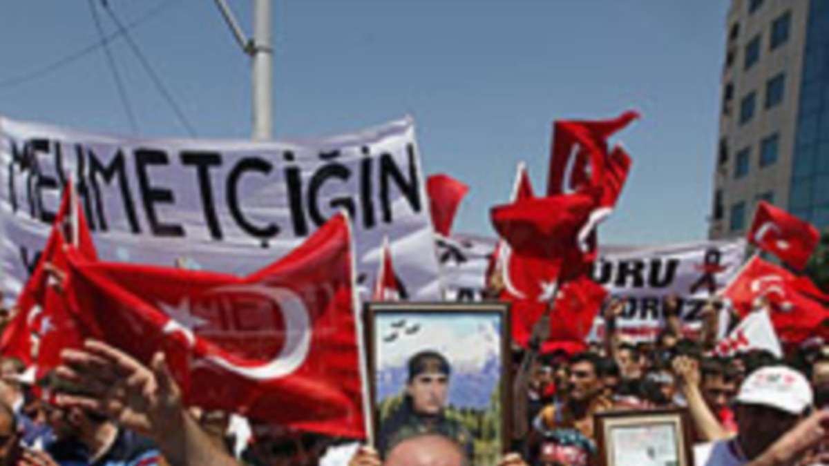 Thousands Rally In Turkey Against Kurdish Rebels