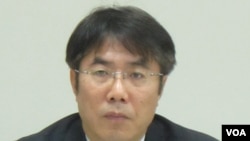 民进党立委 黄伟(美国之音 张永泰拍摄)