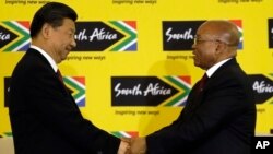 የደቡብ አፍሪካ ፕሬዚደንት ጄኮብ ዙማ (Jacob Zuma)ከቻይና ፕሬዚደንት ዚ ጂንፒንግ ( Xi Jinping )ጋር በፕሪቶርያ (Pretoria)እአአ 2015