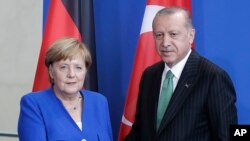 Almanya Başbakanı Angela Merkel, Türkiye'nin NATO açısından jeostratejik önemine dikkat çekti.