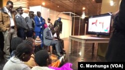 People follow Zimbabwe Electoral Commission announcement of the results of the July 30 polls at a hotel in Harare, Zimbabwe, Aug. 2, 2018.
