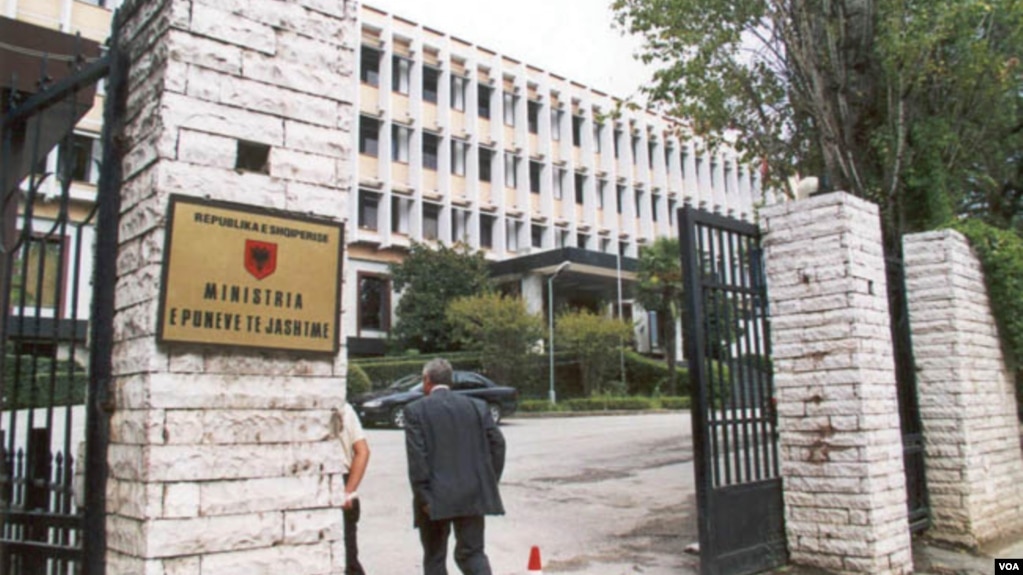 Shqipëria dëbon dy diplomatë rusë, Maqedonia një