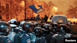 Riot police gather to remove a barricade set up by supporters of EU integration in Kyiv, Dec. 9, 2013. 