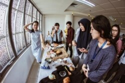 Memotret makanan ada seninya. (Foto: Natasha Halim)