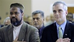 معاون مشاور امنیت ملی کاخ سفید برای اعلام پشتیبانی کاخ سفید از مسلمانان آمریکا به مسجدی در واشنگتن رفت