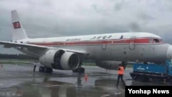 북한 고려항공 소속 JS151편 여객기가 22일 오전 평양을 출발해 중국 베이징으로 가던 중 기내 화재로 인해 랴오닝성 선양 타오셴국제공항에 긴급 착륙해 있다.