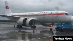 북한 고려항공 소속 JS151편 여객기가 22일 오전 평양을 출발해 중국 베이징으로 가던 중 기내 화재로 인해 랴오닝성 선양 타오셴국제공항에 긴급 착륙해 있다.