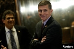 ນາຍພົນໂທl Michael Flynn ທີ່ຕຶກອາຄານ ບ່ອນທ່ານທຣຳພັກເຊົາ ໃນນະຄອນນິວຢອກ